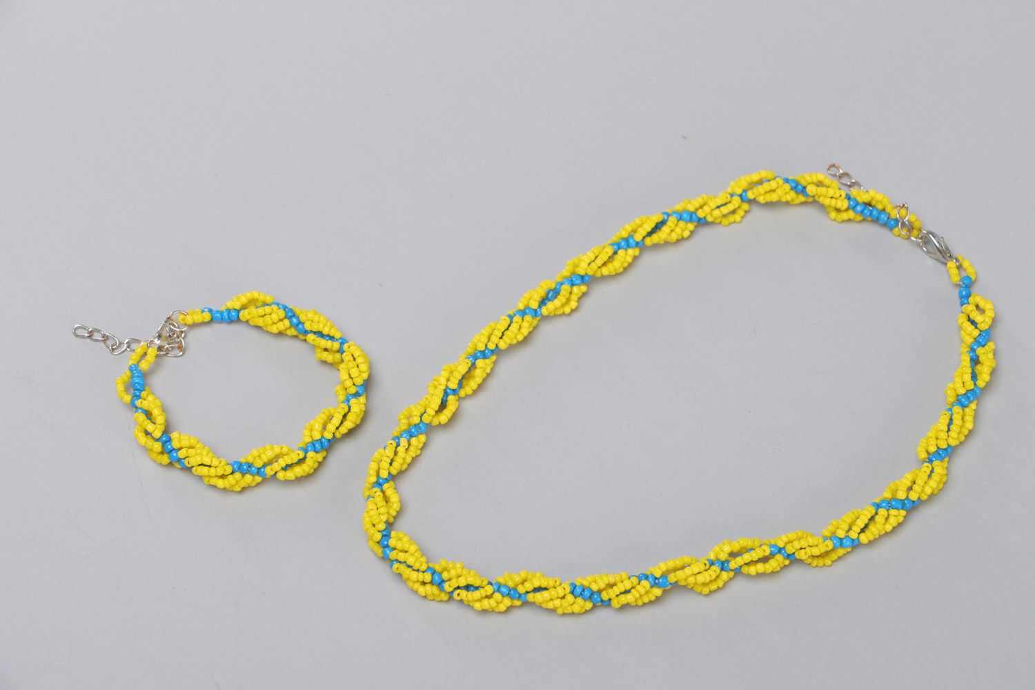 Set of handmade jewelry set necklace and bracelet woven of yellow and blue beads photo 2