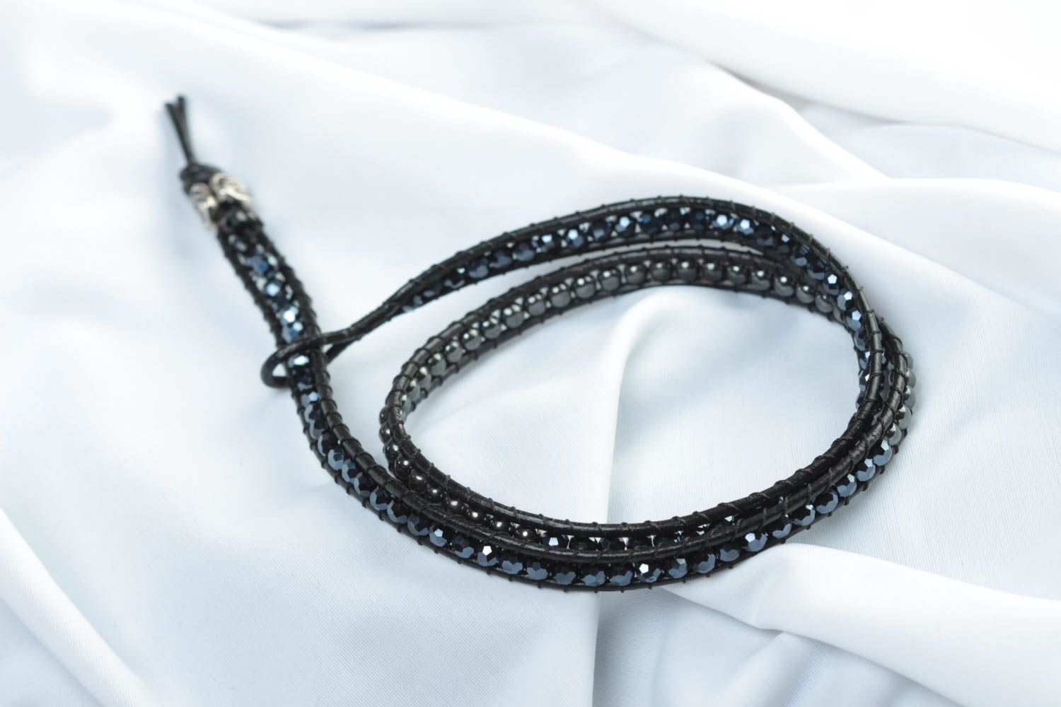 Bracelet hématite Bijou fait main perles Accessoire femme cordon cuir design photo 1