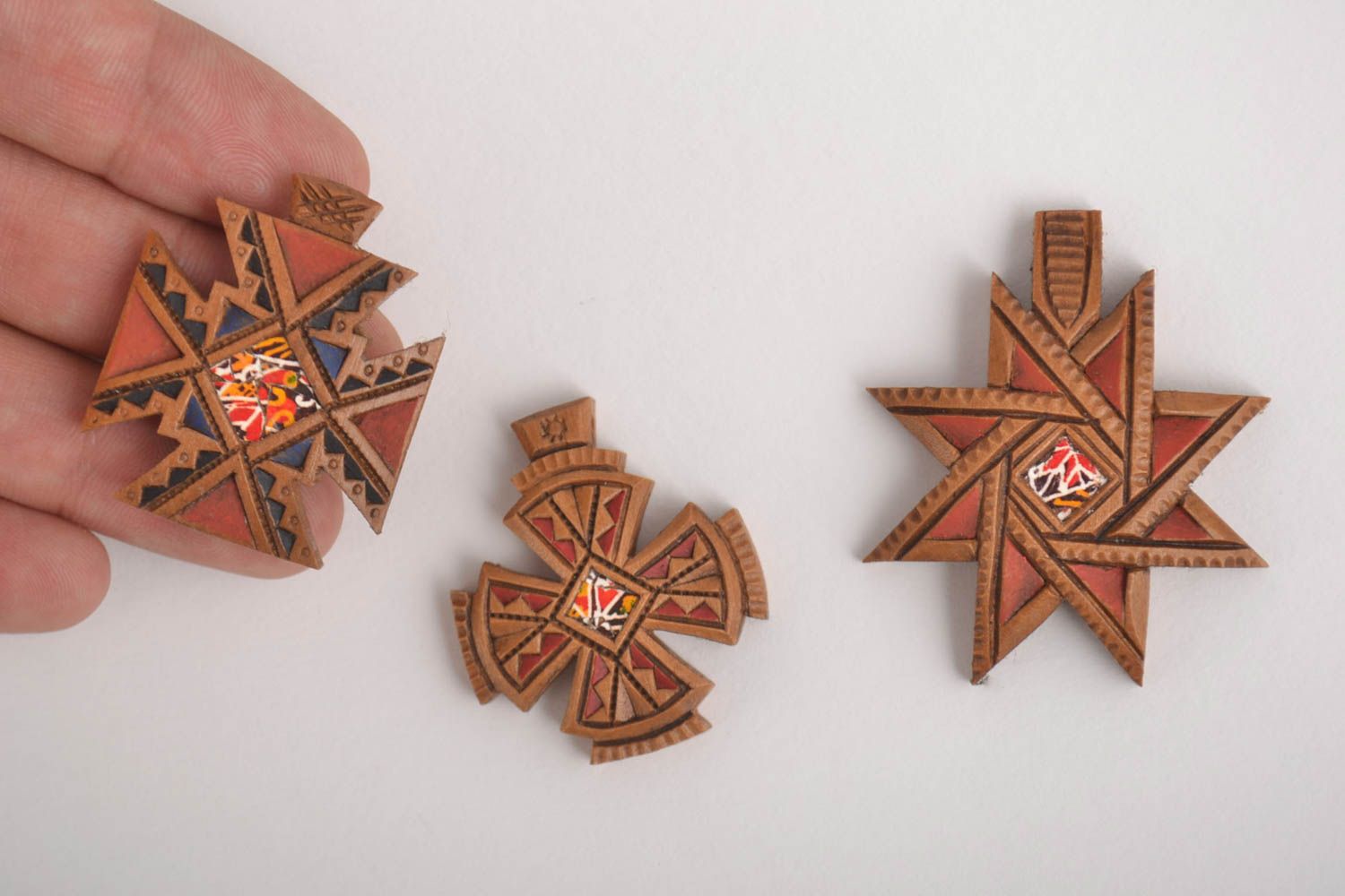 Pendentifs croix Bijoux ethniques fait main Accessoires femme en bois design photo 5