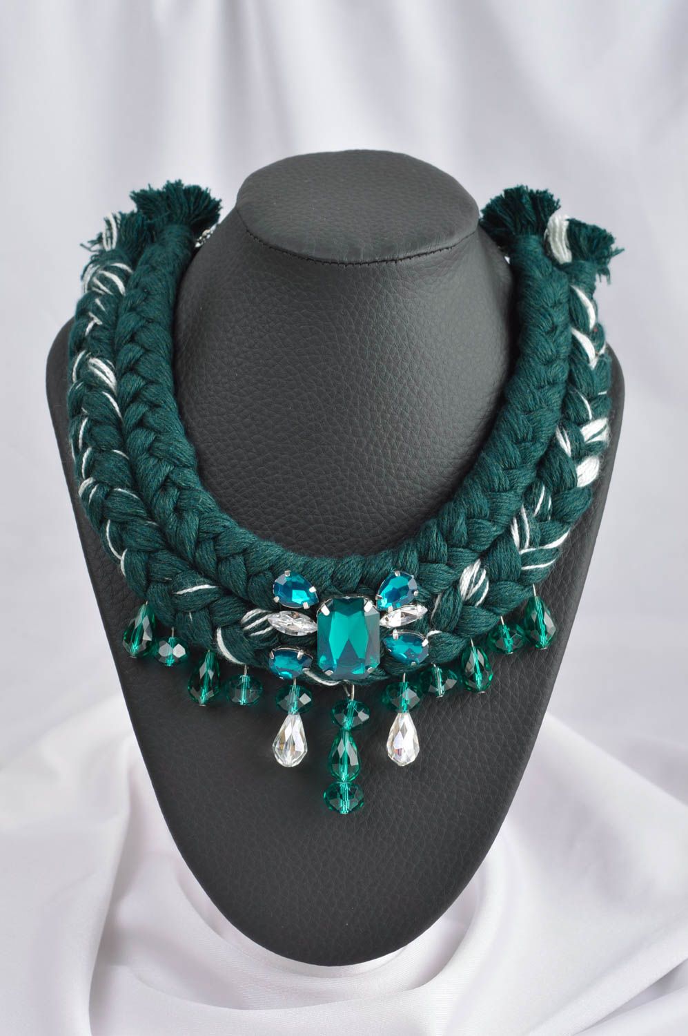 Stoff Halskette handmade Collier Halskette in Grün Damen Collier mit Strass foto 1