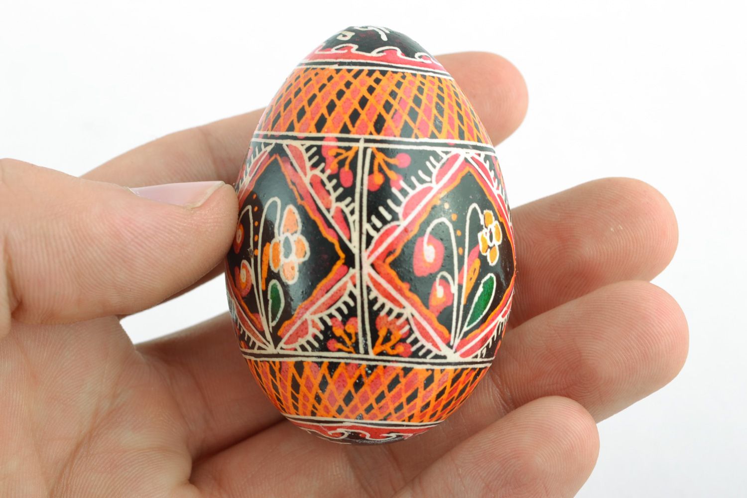 Handmade traditionally painted Easter egg pysanka with ornament  photo 2