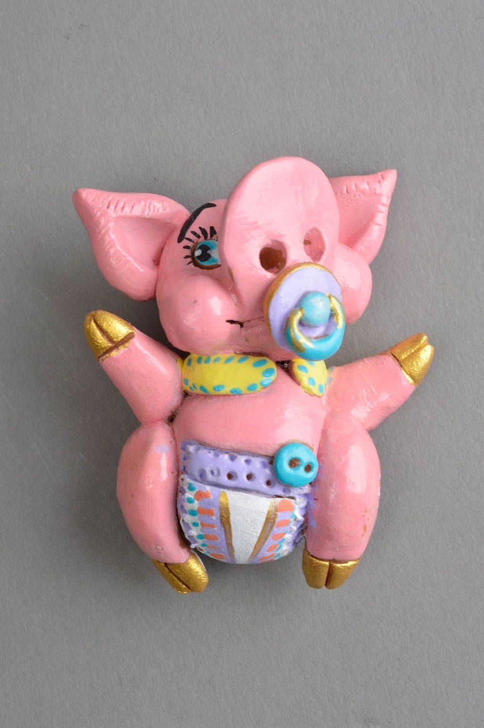 Figurine en céramique en forme de petit porcelet rose avec tétine faite main photo 3