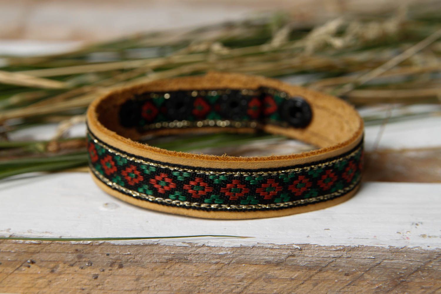 Bracelet en cuir Bijou fait main fin original Accessoire femme ethnique photo 1
