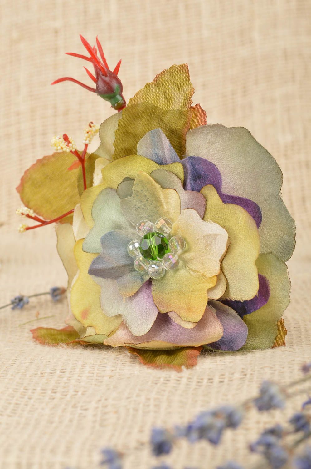 Брошь цветок из ткани небольшая необычной расцветки батик ручной работы фото 1