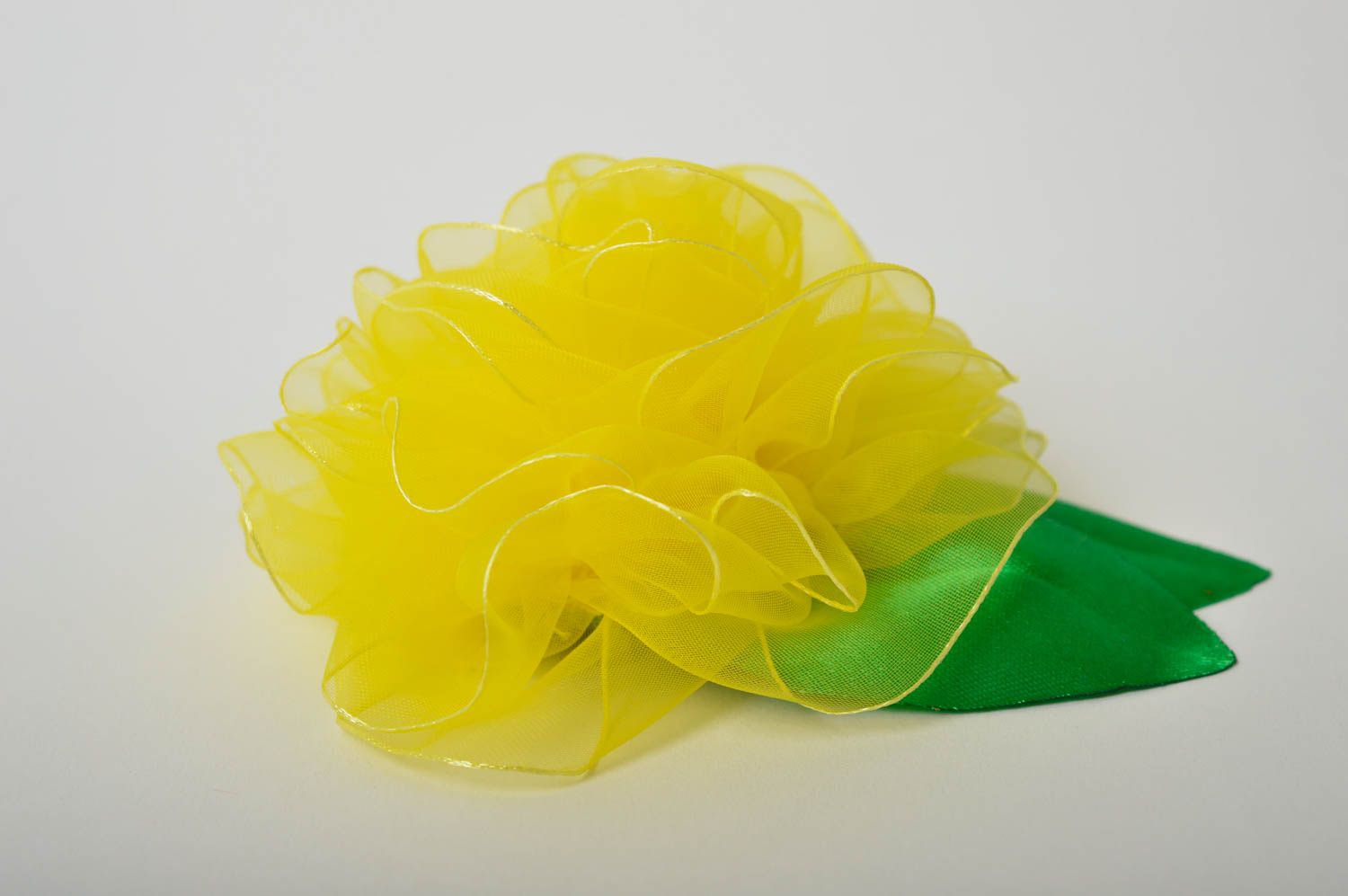Брошь ручной работы брошь из атласа брошь в виде цветка яркая желтая с зеленым фото 2