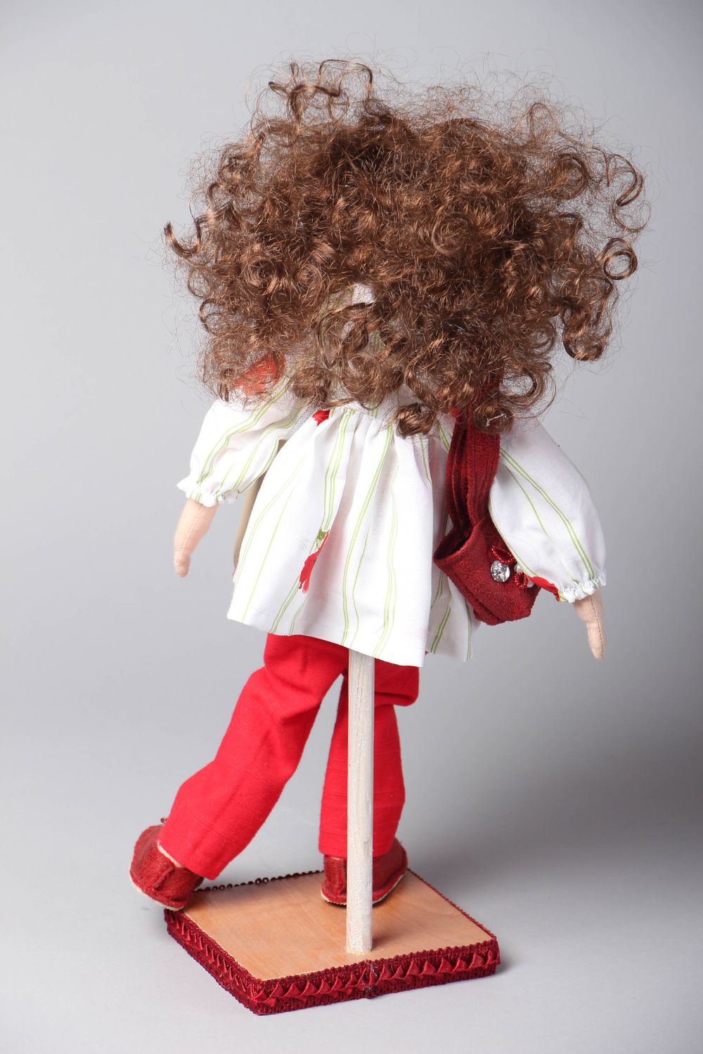 Авторская кукла на подставке тканевая Сашка-кудряшка фото 3