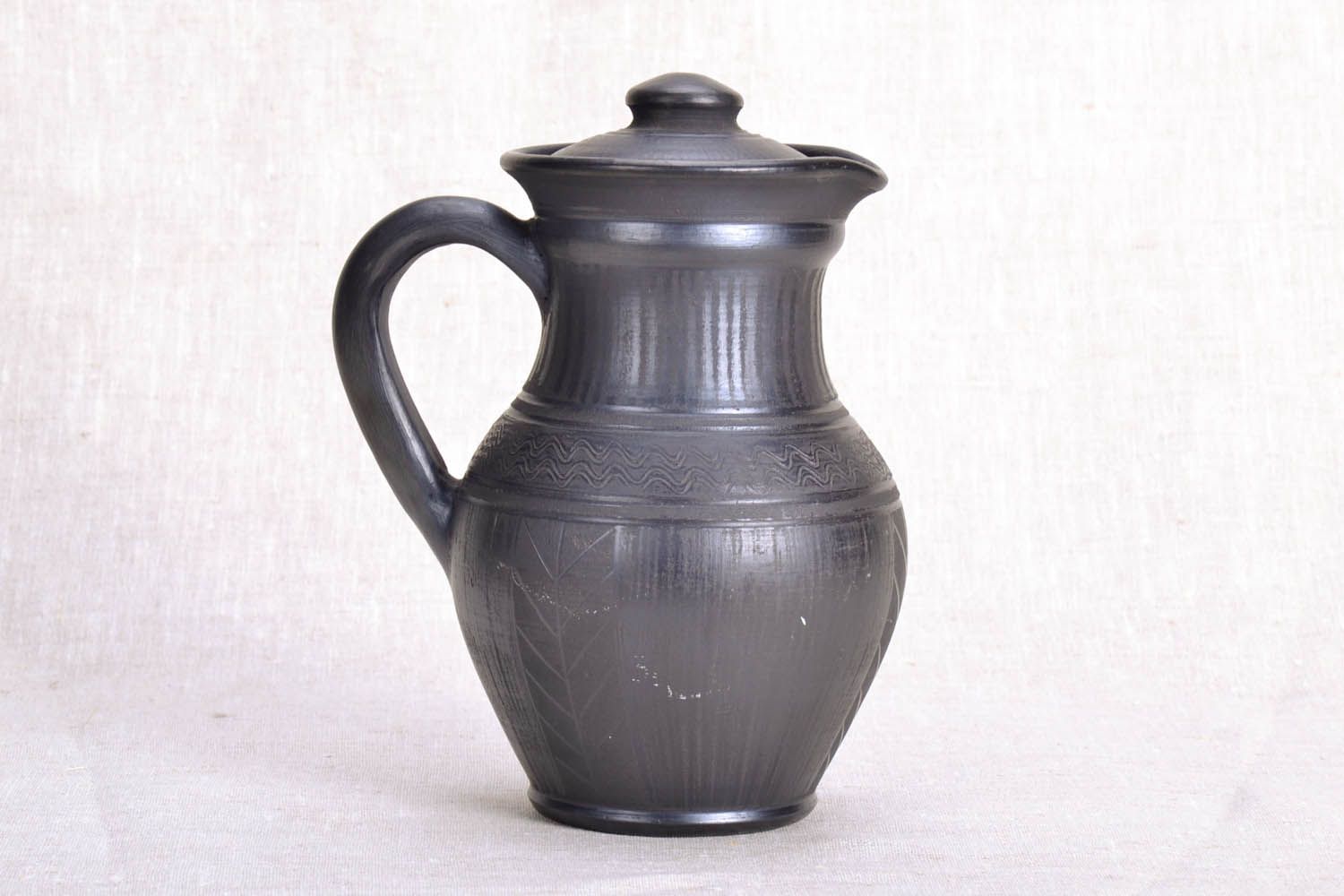 60 oz ceramic water pitcher with handle and lid in classic style in black color 1,45 lb photo 2