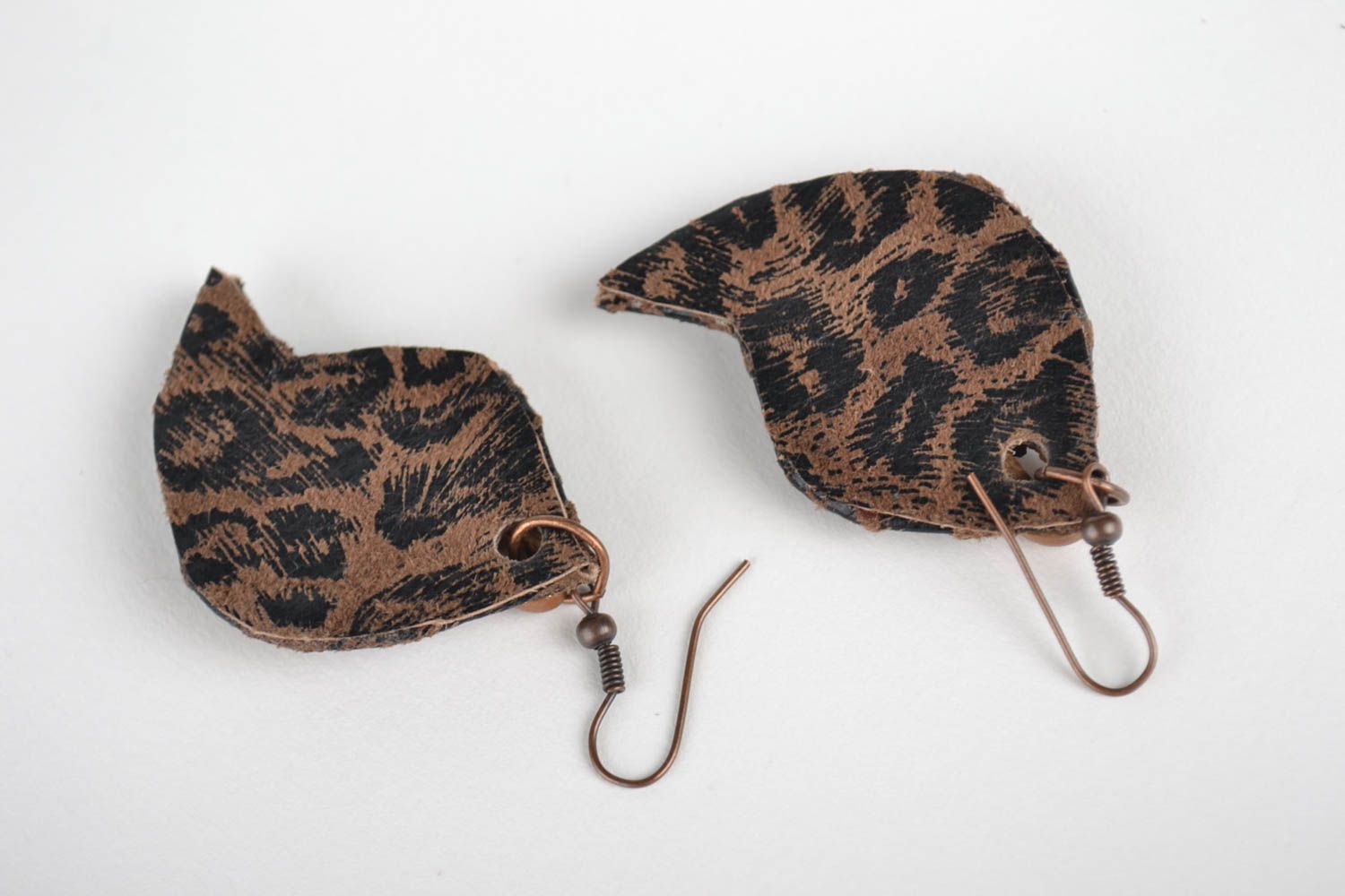 Серьги из кожи ручной работы дизайнерские украшения серьги с подвесками фото 2