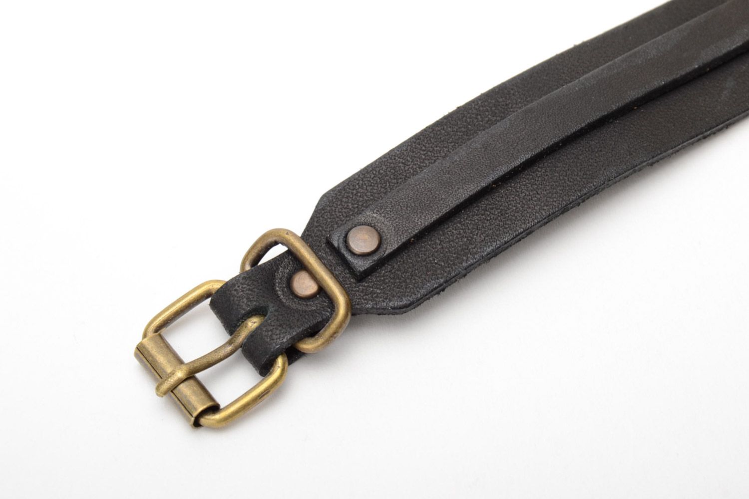 Pulsera de cuero natural artesanal negra con forma de cinturón original foto 5