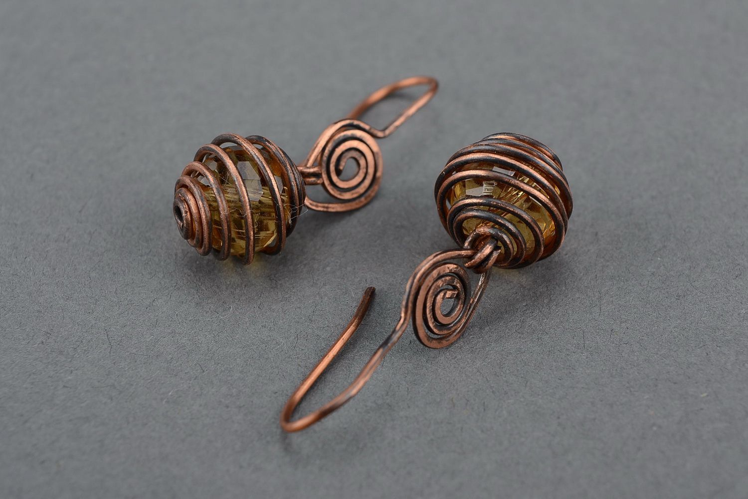 Ohrringe mit böhmischen Perlen in Wire Wrap-Technik foto 4