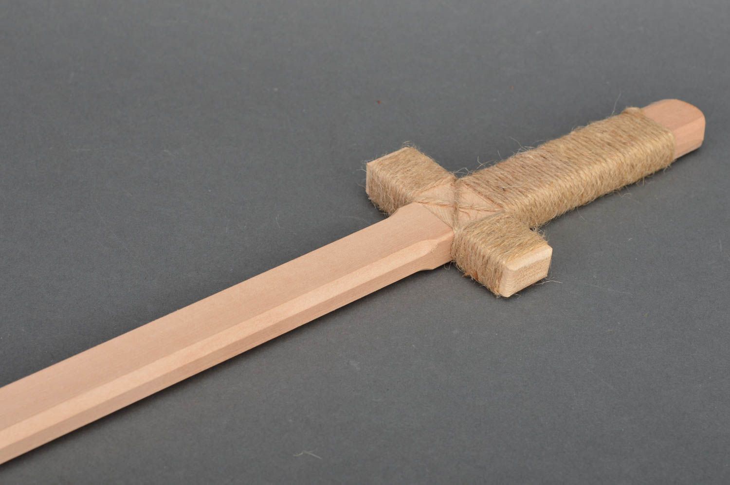 Épée en bois jouet matériau écologique original fait main cadeau pour garçon photo 4
