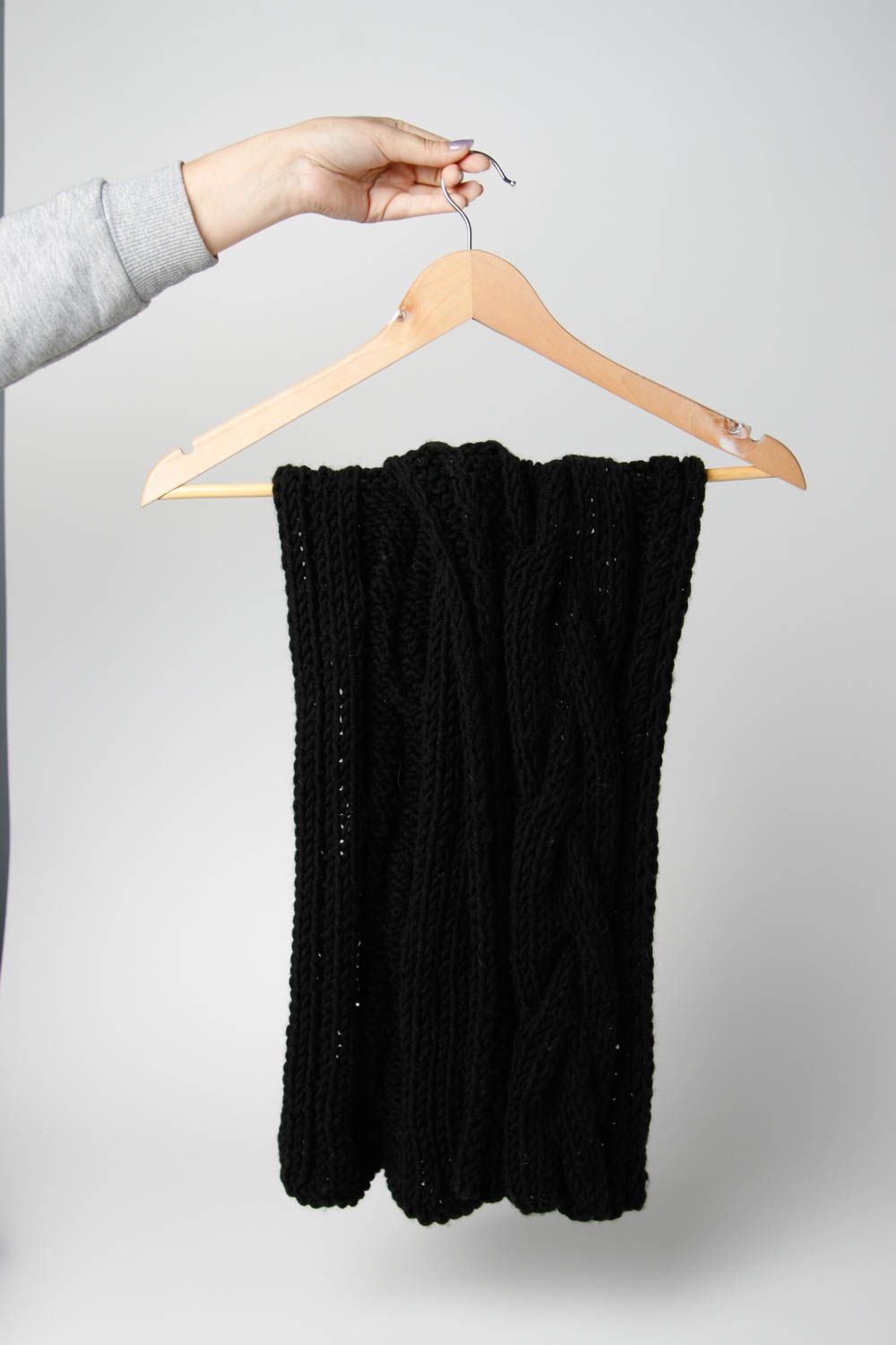 Шарф ручной работы шарф на шею черный теплый женский шарф из полушерсти фото 3