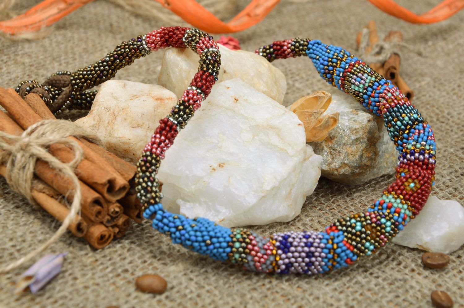 Collier crocheté en perles de rocailles multicolore fait main de style ethnique photo 1