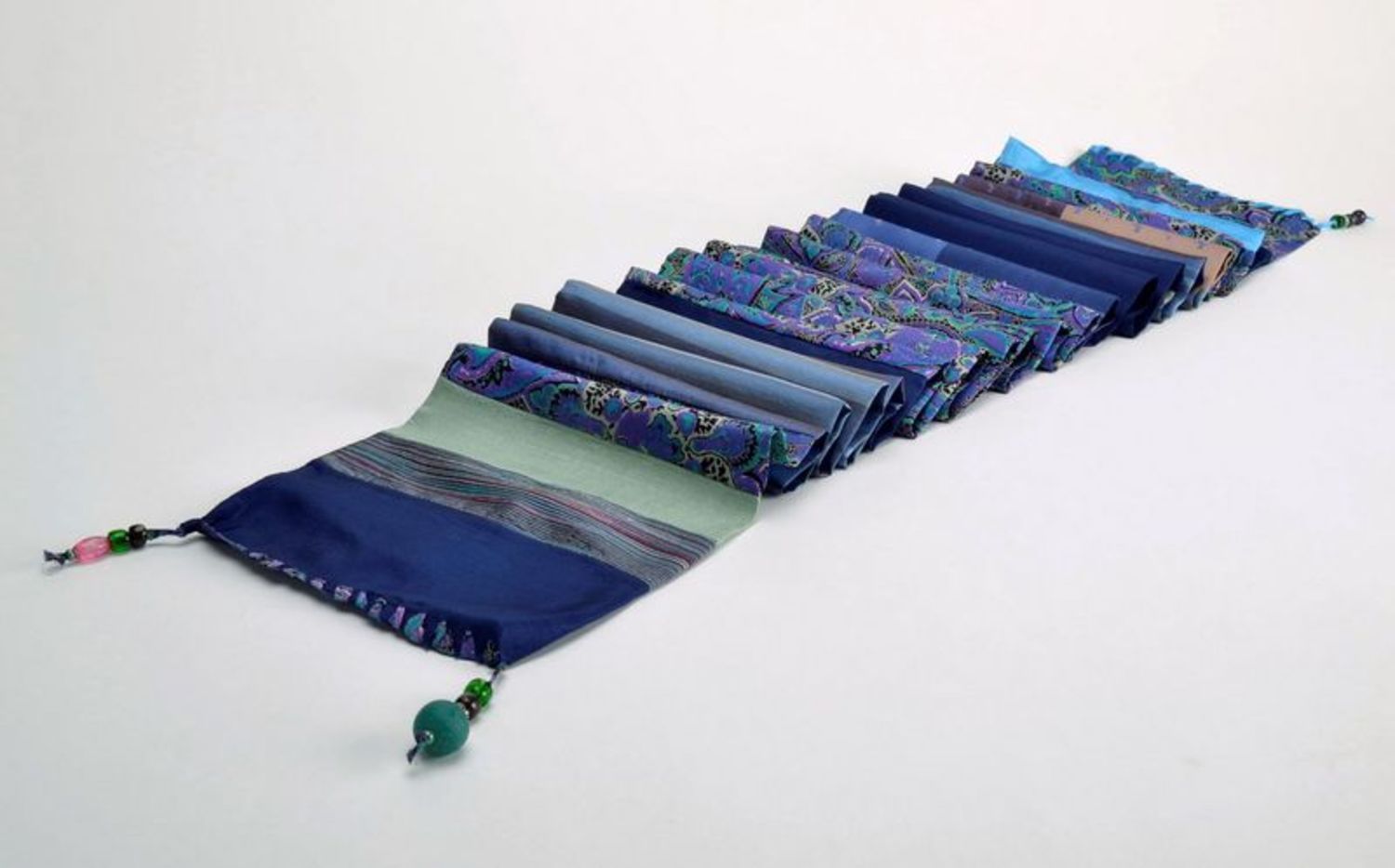 Handgemachter blauer Schal aus Seide Patchwork foto 4