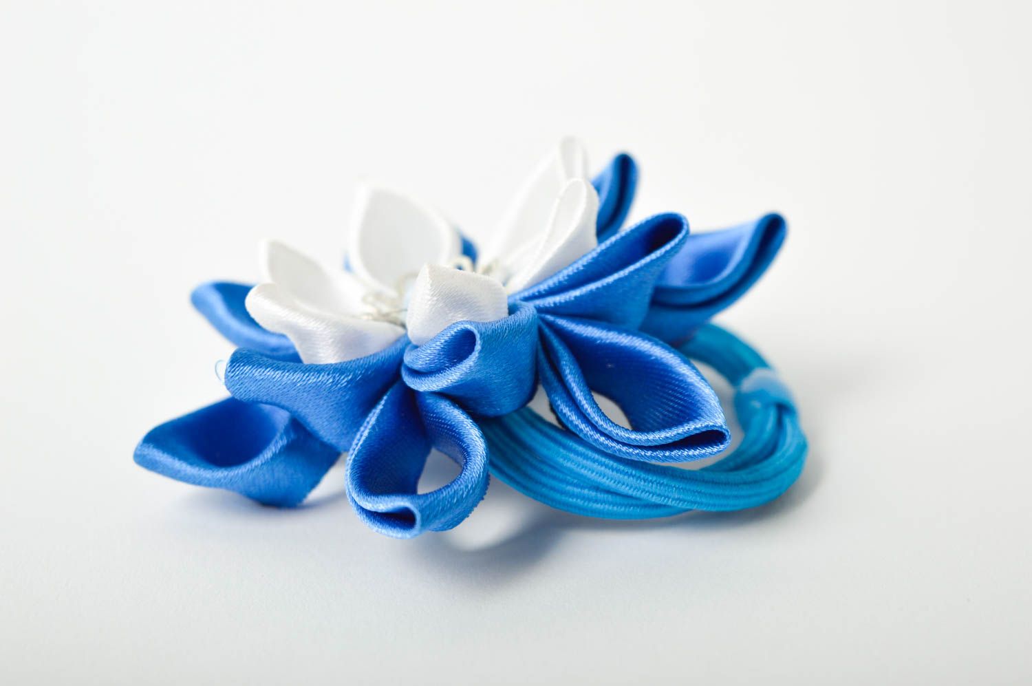 Élastique à cheveux fait main Accessoire cheveux fleur bleu blanc Cadeau femme photo 3
