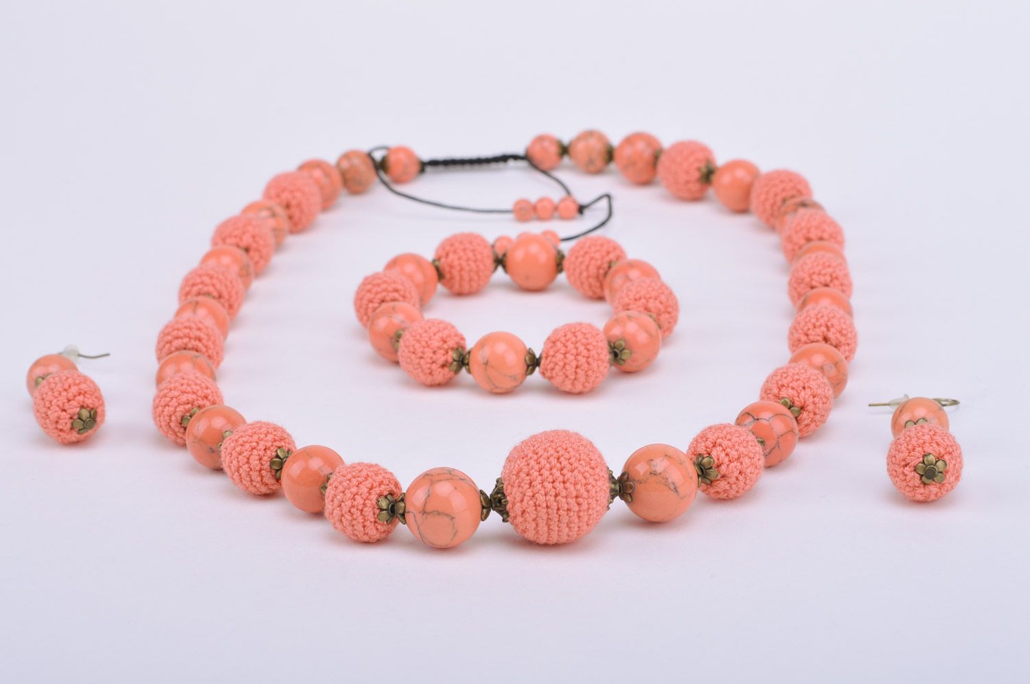 Bracelet earrings and necklace hand made of beads crocheted over with pink threads  photo 5