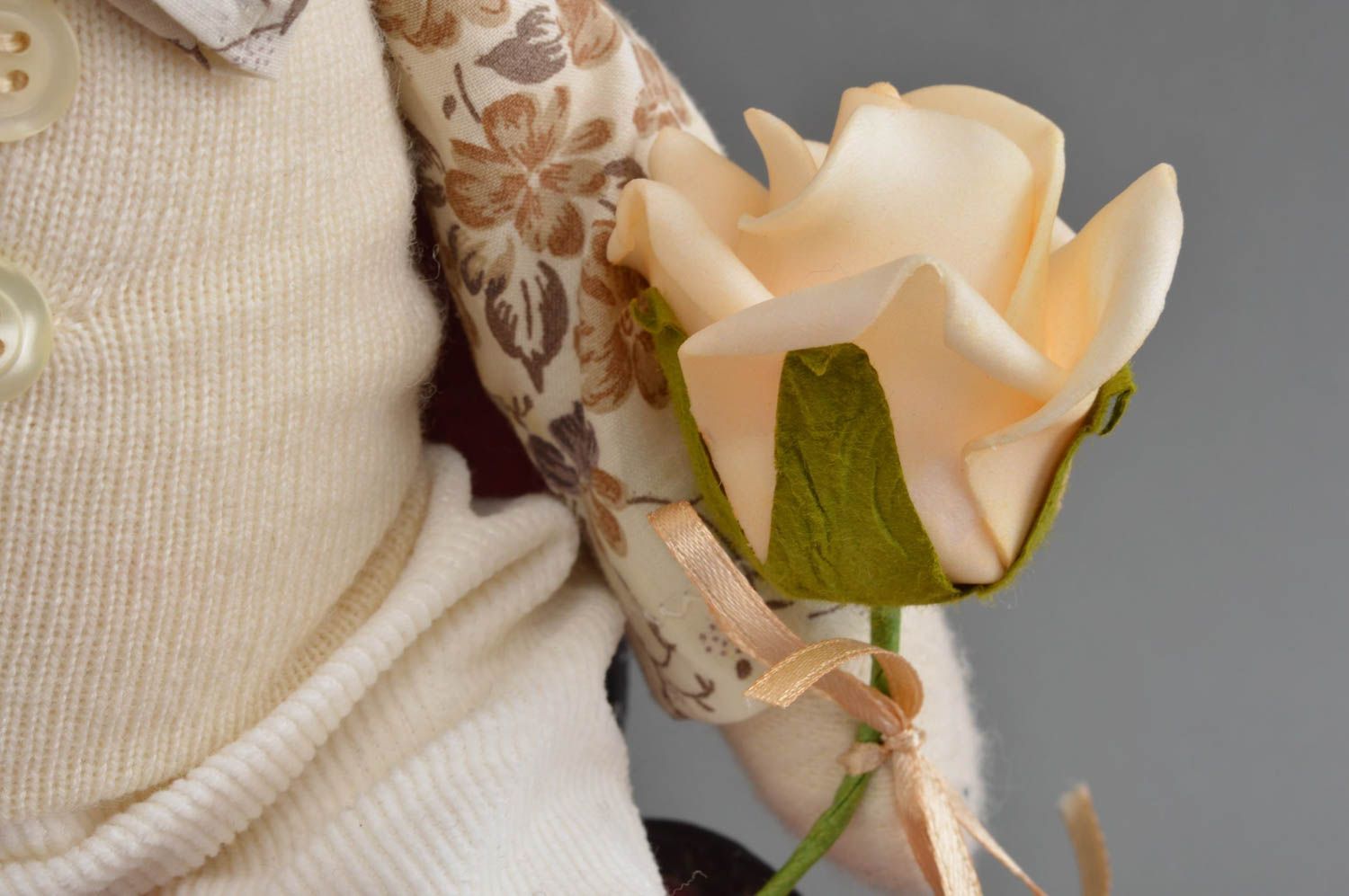 Peluche ours blanc avec noeud papillon fait main en tissu pour enfants photo 5