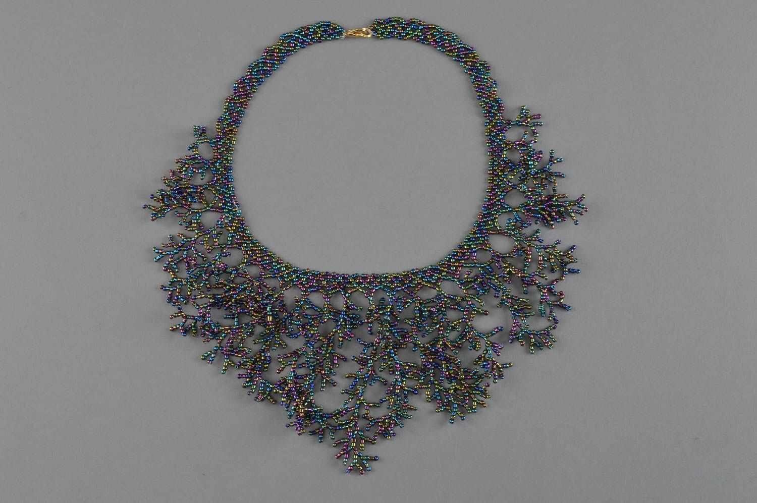 Ожерелье из бисера плетеное ручной работы оригинальное Космические переливы фото 2