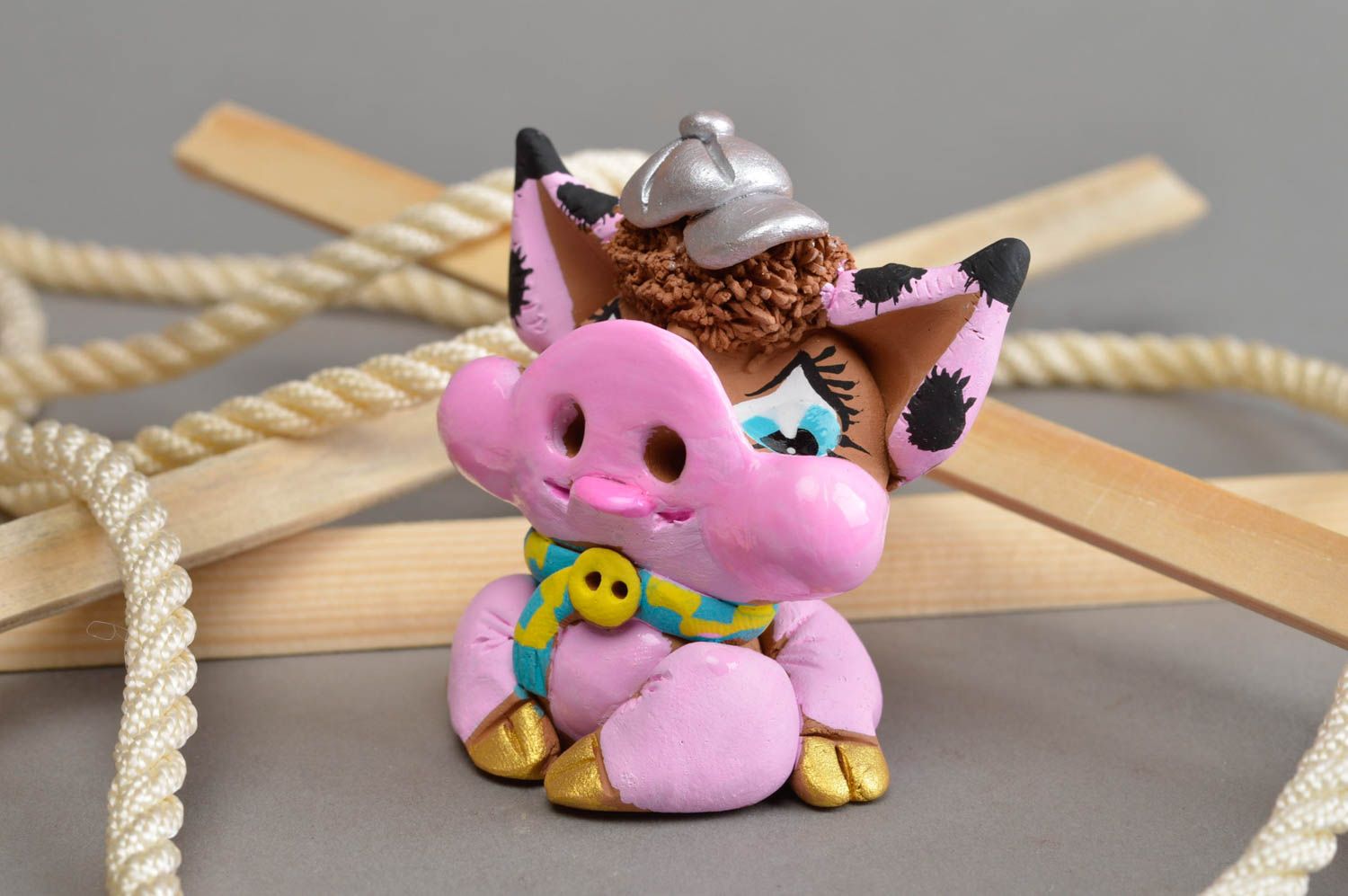 Figurine de cochon en céramique rose amusante petite faite main décorative photo 1