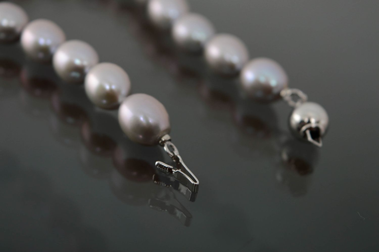 Gray pearl bracelet photo 4