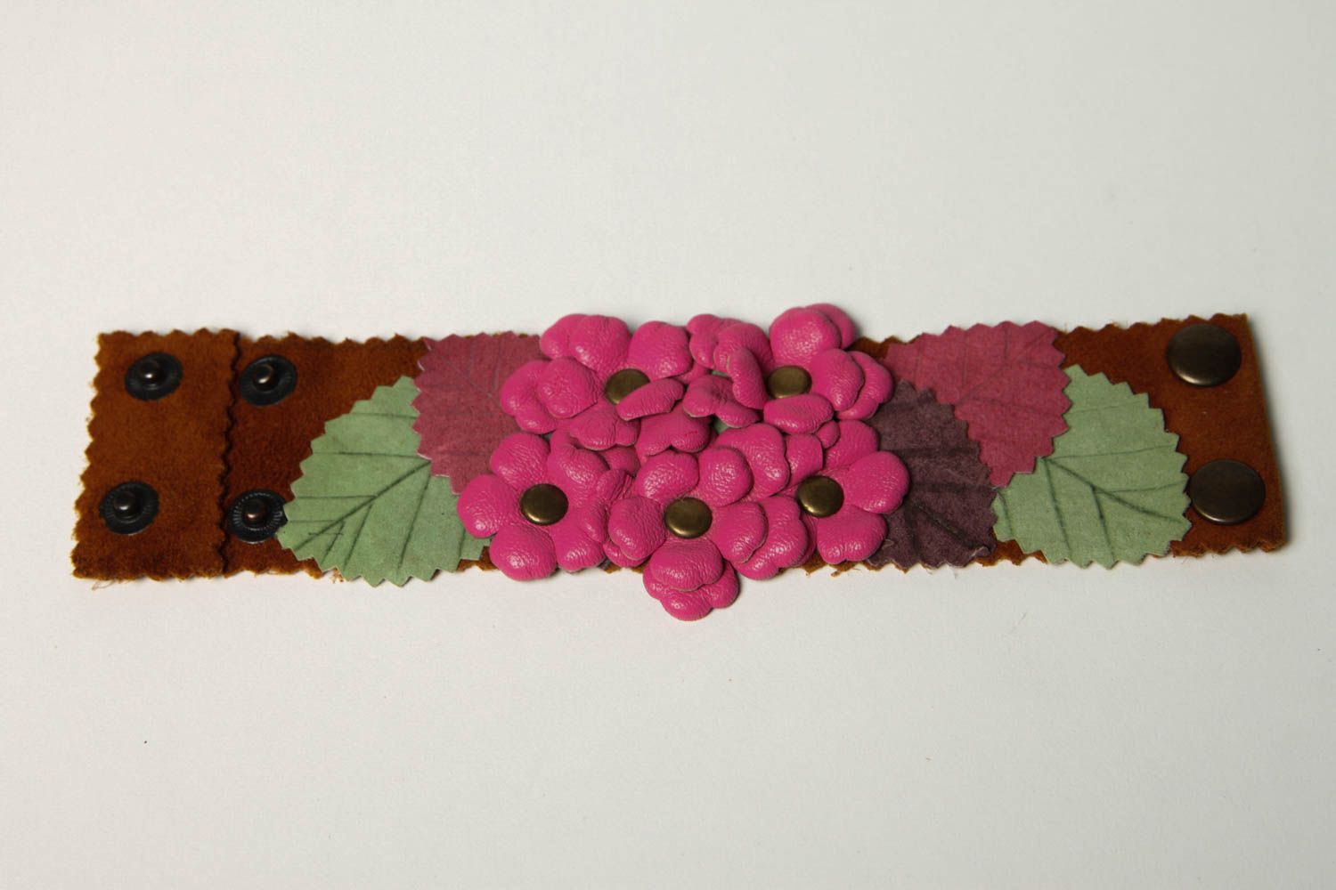 Breites Lederarmband handmade Schmuck für Frauen Armband mit Blumen rosa braun foto 3