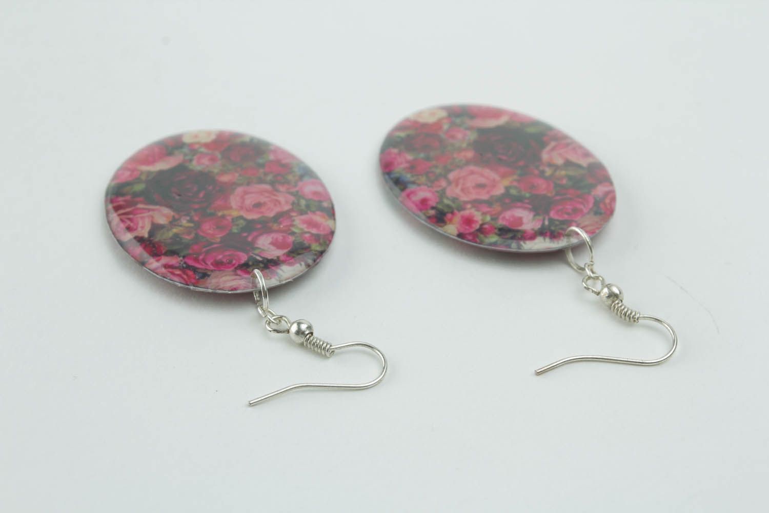 Long dangle earrings with roses photo 2