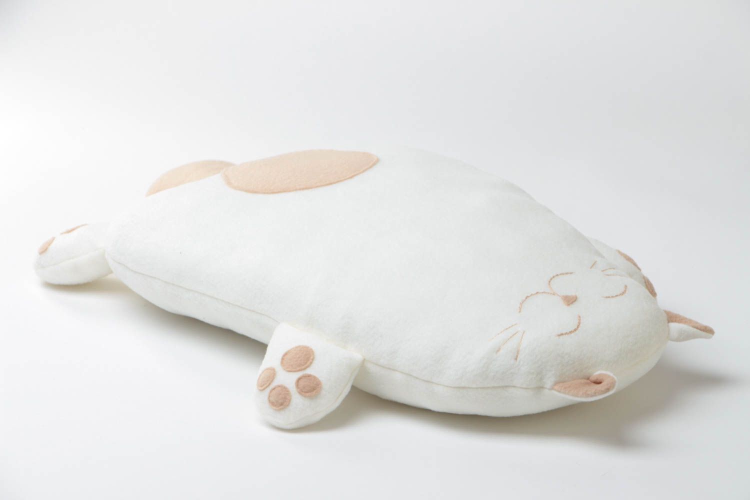 Coussin en forme de chat blanc en tissus original fait main jouet pour enfant photo 4