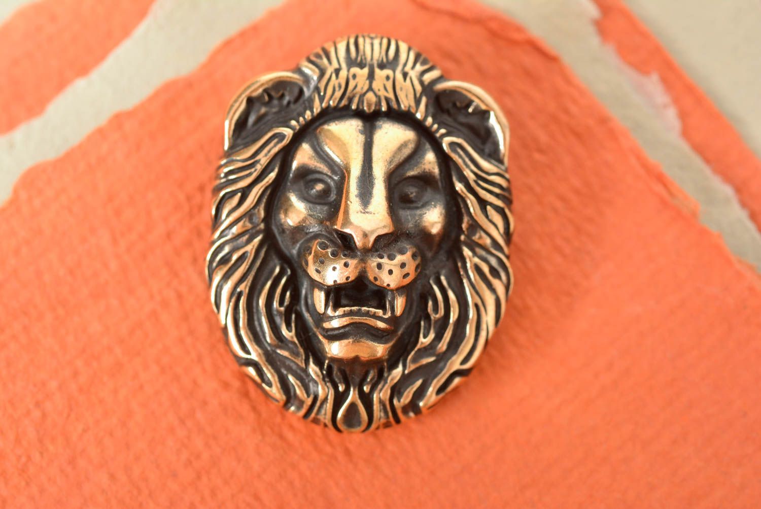 Pendentif lion fait main en bronze original petit accessoire bijou pour homme photo 4