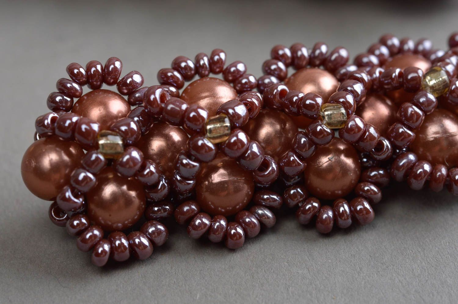 Boucles d'oreilles marron en perles de rocaille et perles rondes faites main photo 5
