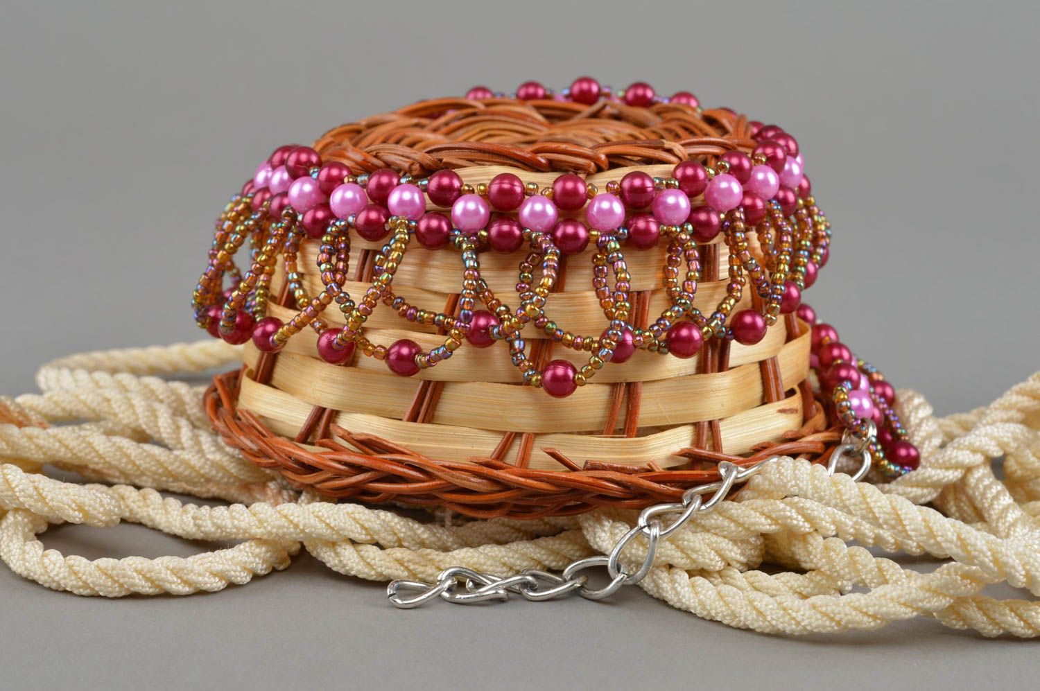 Ожерелье из бисера с бусинами плетеное ручной работы оригинальное Вишневый сад фото 1