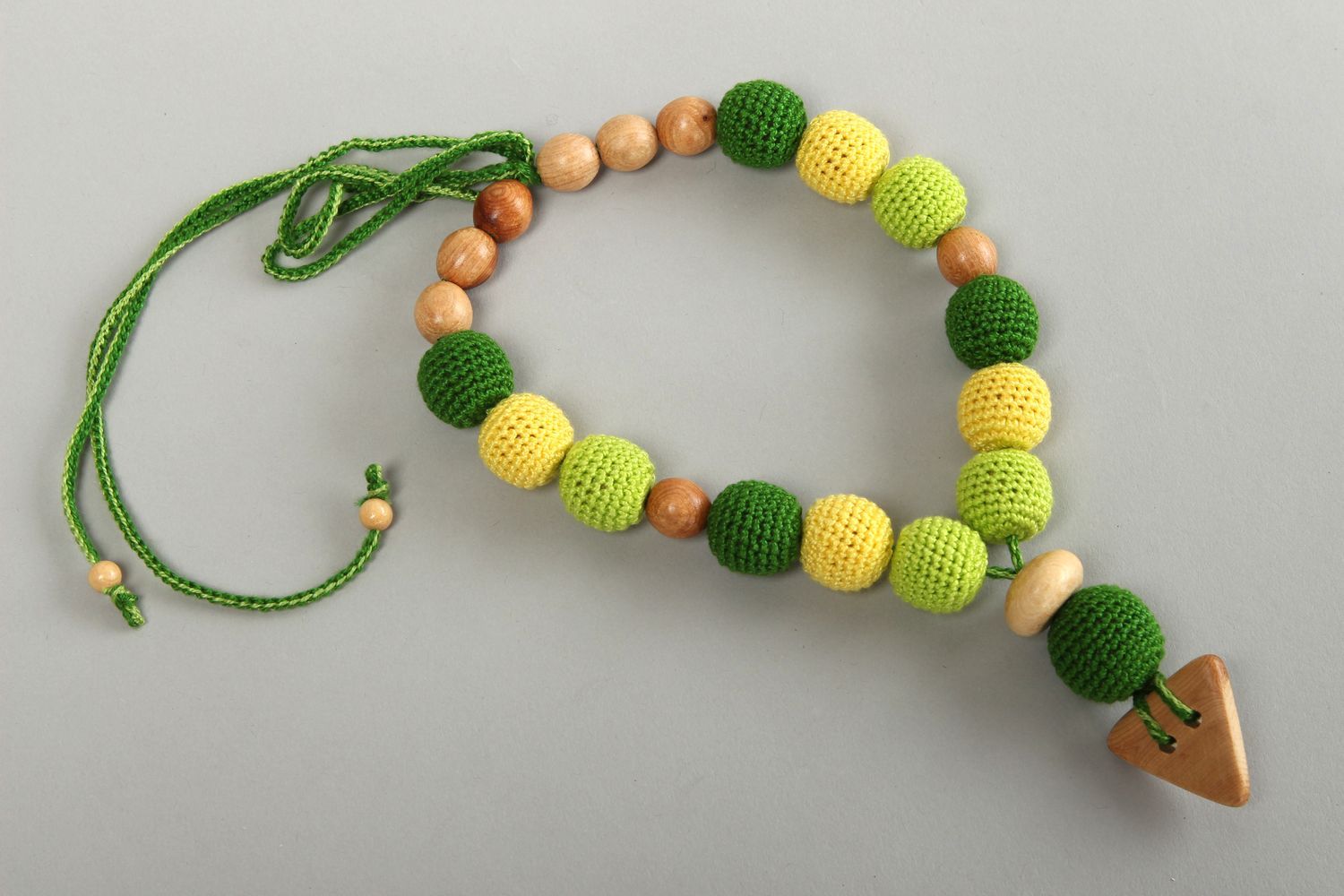 Вязаное украшение ручной работы бусы для малышей украшение бусы зеленые фото 2