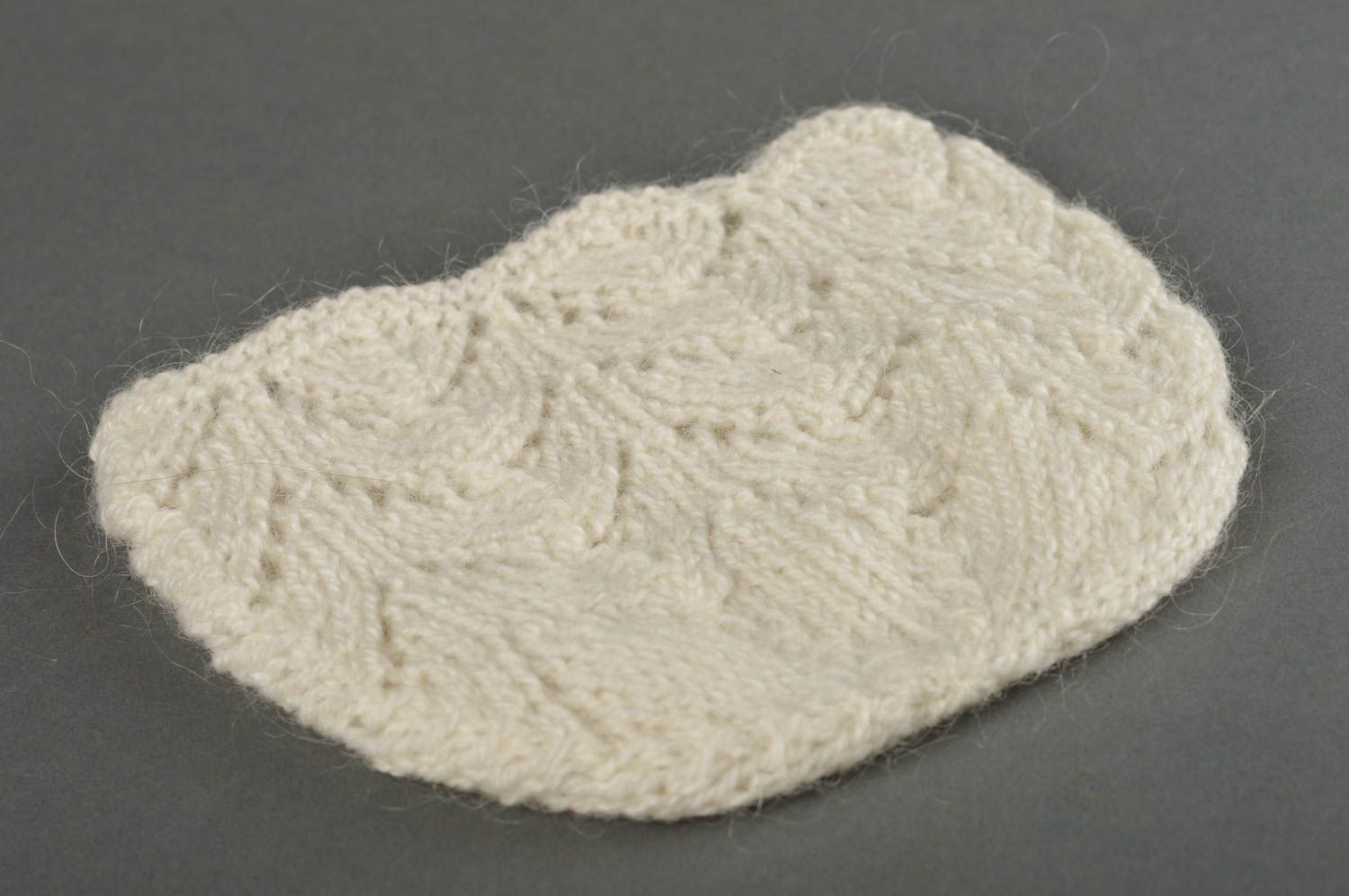 Bonnet tricot fait main Chapeau au crochet blanc ajouré Vêtement enfant photo 3