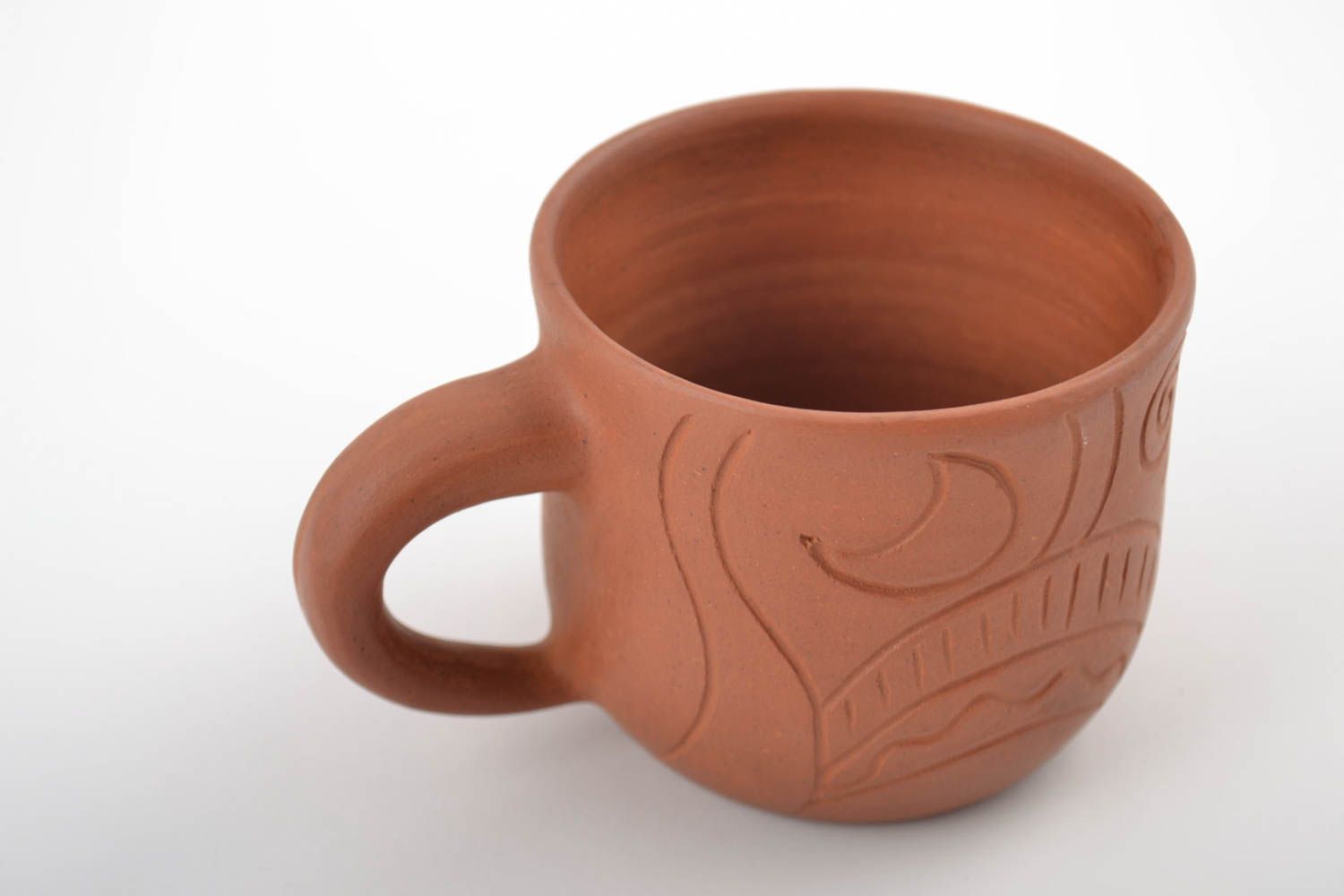 Керамическая чашка ручной работы глиняная с резным узором на 300 мл коричневая фото 3