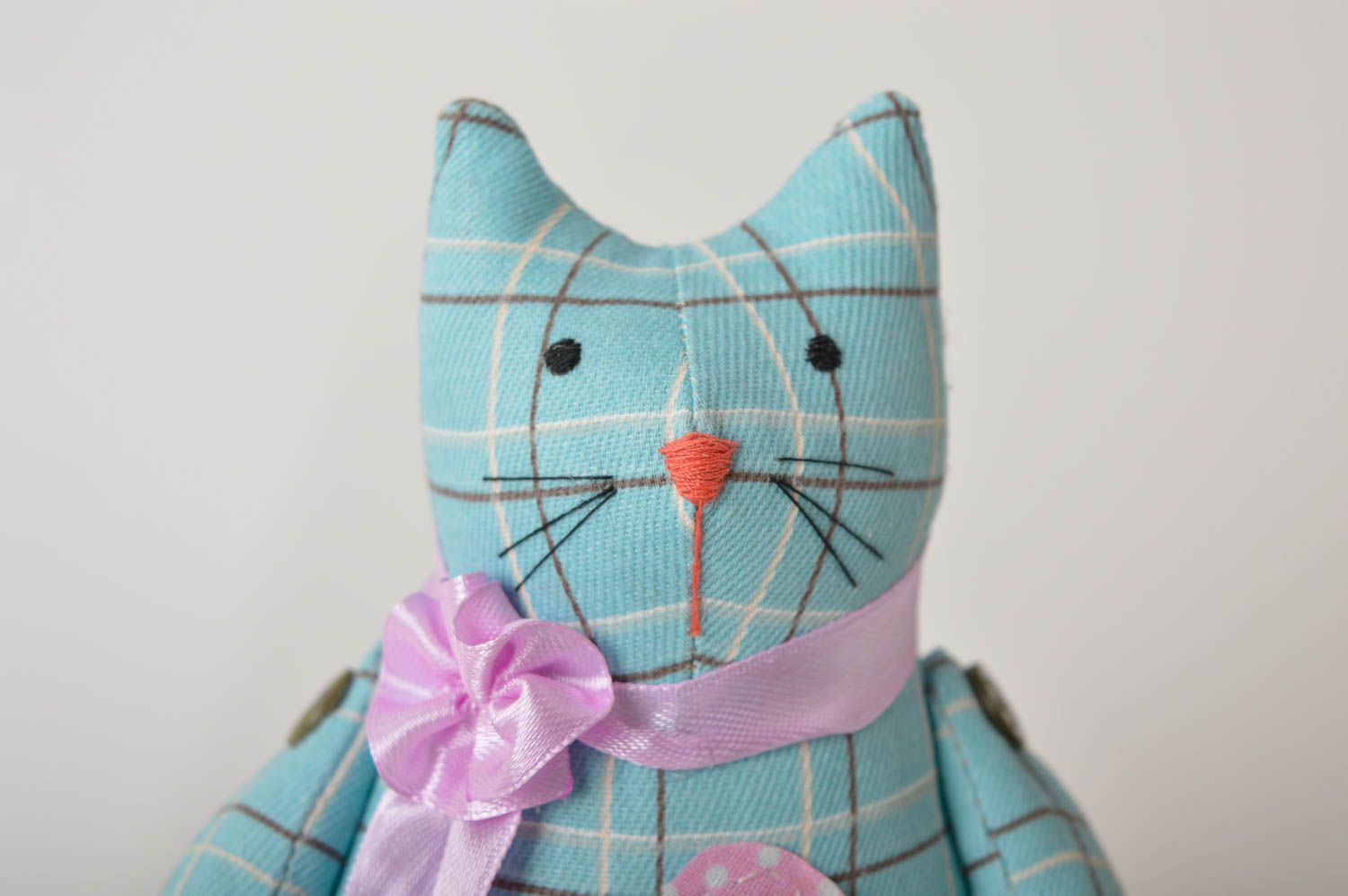 Peluche chat bleu à carreaux Jouet fait main en tissu Cadeau pour enfant photo 5