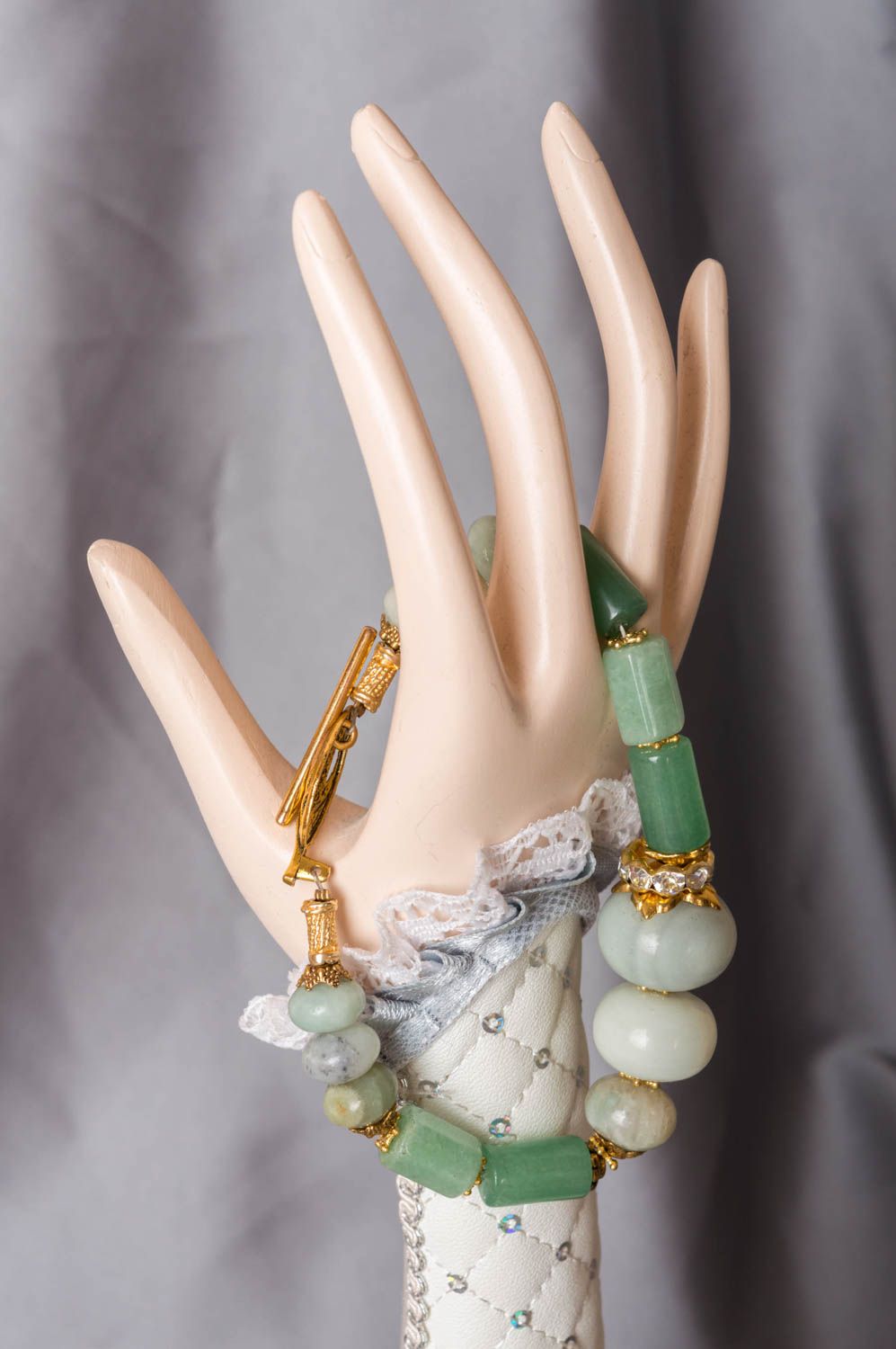 Pulsera con aventurina y jadeíta hecha a mano de latón accesorio elegante  foto 1