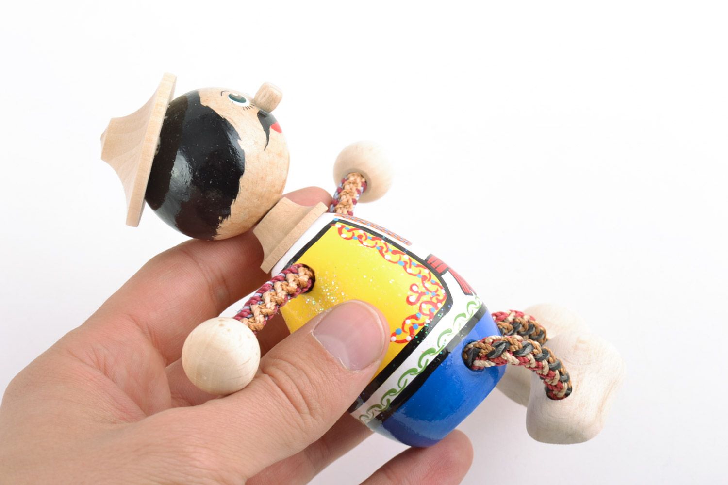 Künstlerisches schönes handmade Spielzeug aus Holz für Kinder und Dekor foto 2