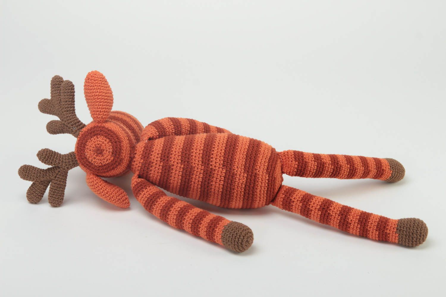 Peluche para niños hecho a mano regalo original juguete tejido  Alce a rayas foto 4