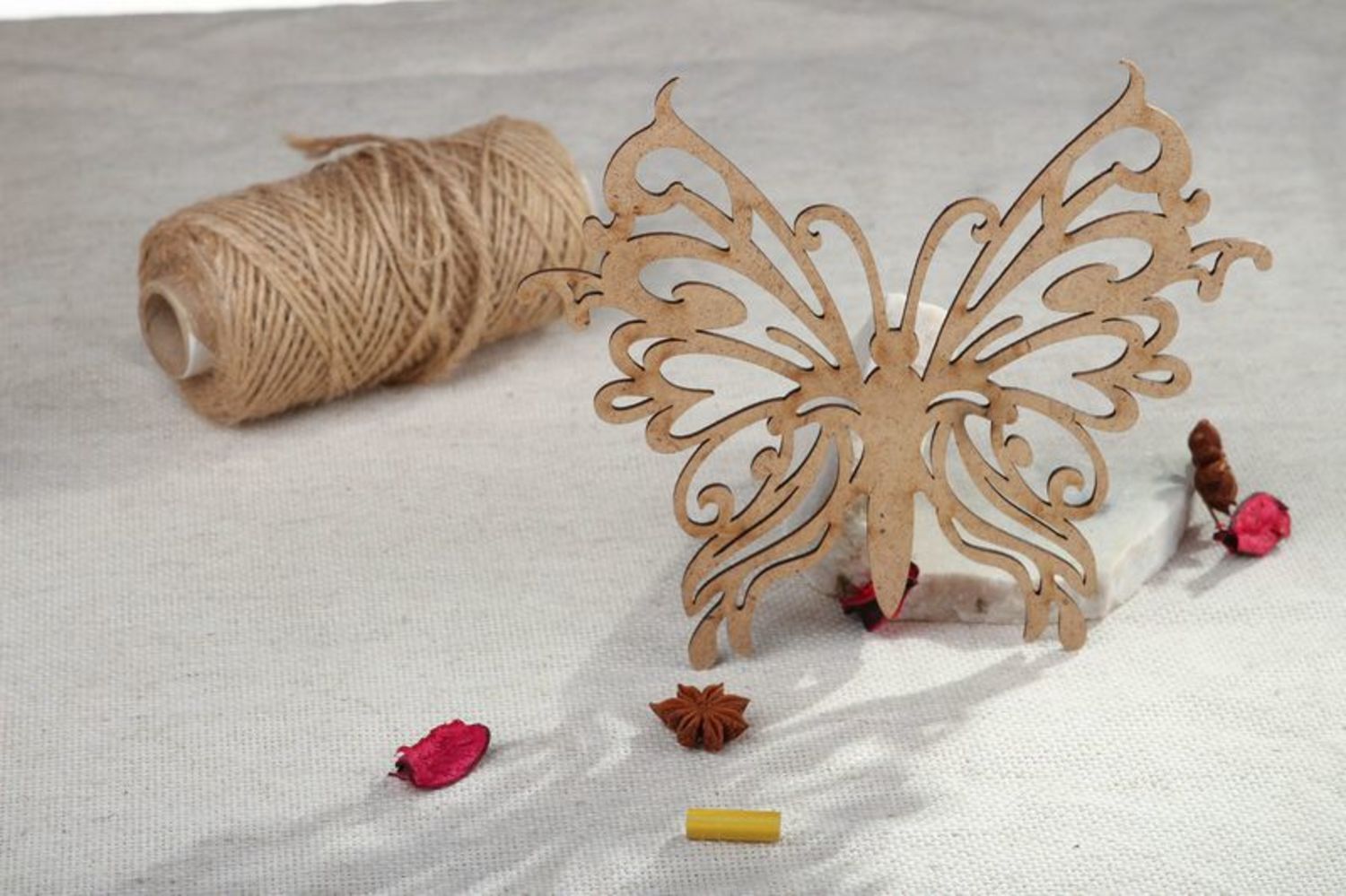 Werkstück für Schaffen aus Holzplatte Schmetterling foto 1