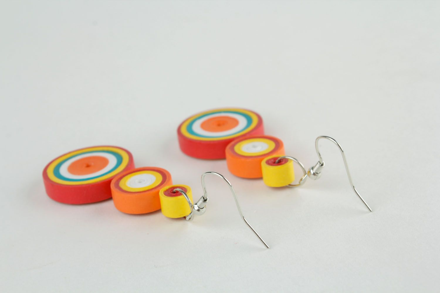 Colorful earrings made using quilling technique photo 2