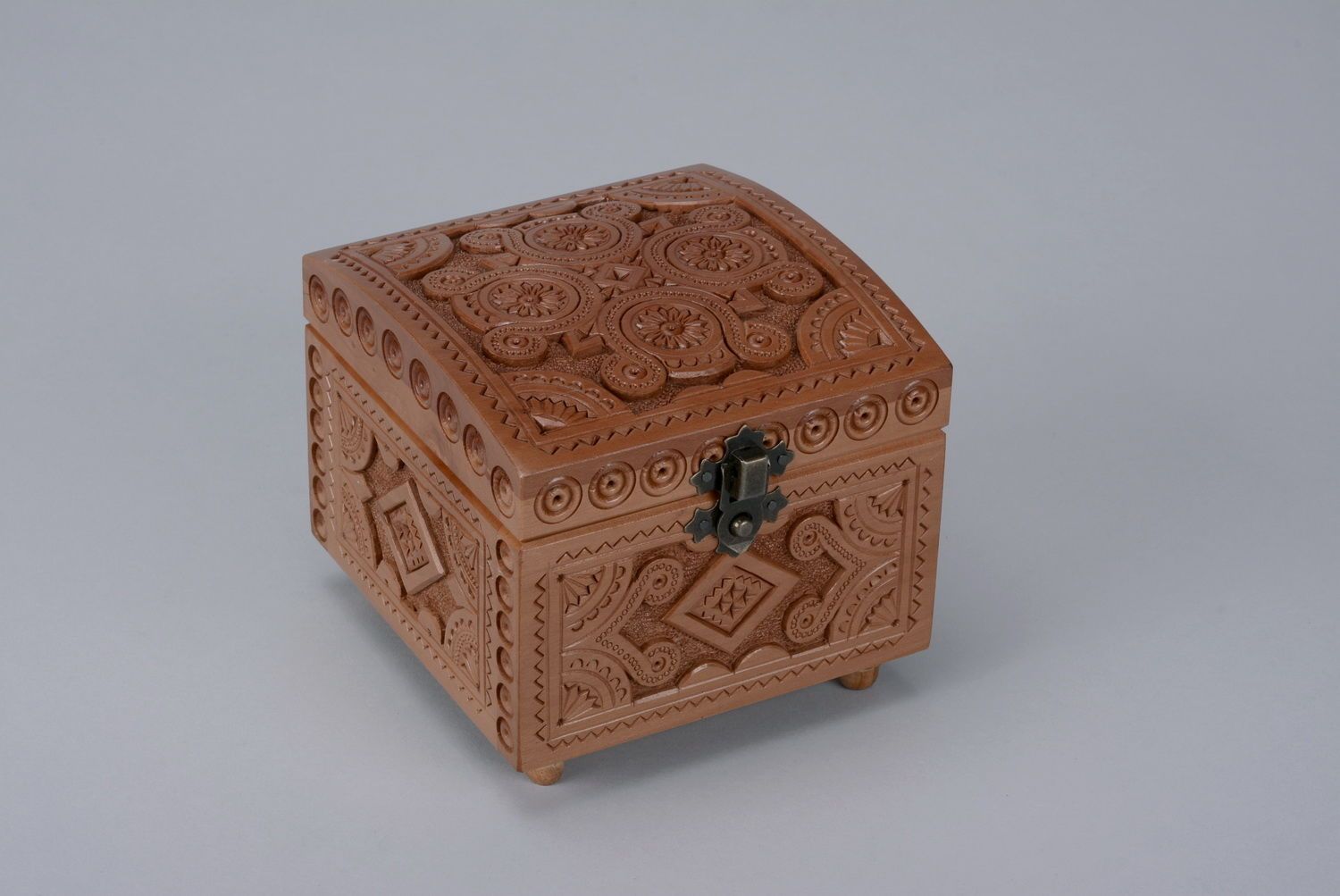 Jewelry box with carving photo 2