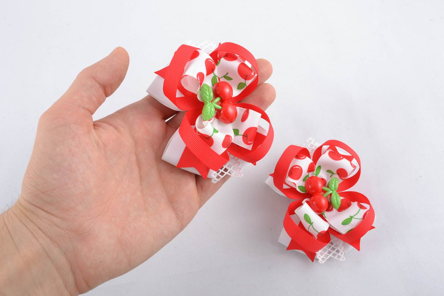 Handmade hair bows Red and White photo 4