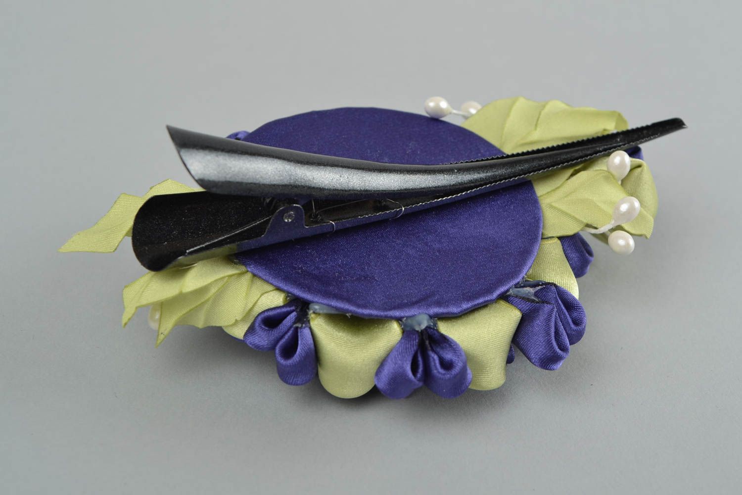 Blue handmade hair pin made of satin ribbons with beads in shape of flower photo 5