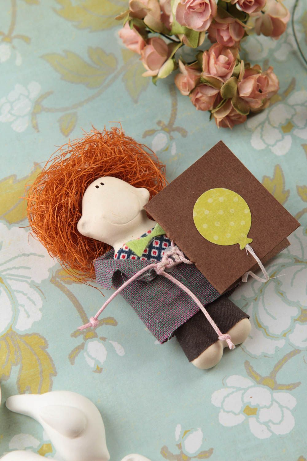 Handmade Deko Hänger Designer Puppe aus Gips Haus Deko Junge mit Luftballon  foto 1