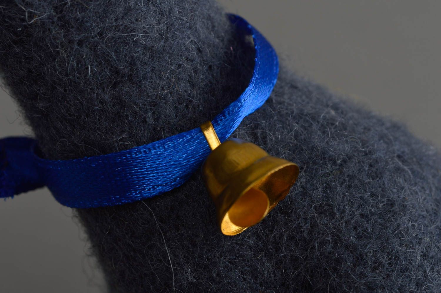 Peluche âne bleu foncé en laine feutrée faite main originale pour enfant photo 4