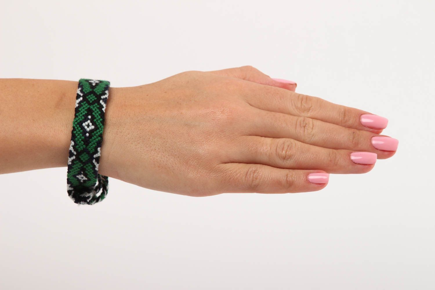 Pulsera hecha a mano de hilos verde bisutería de moda accesorio para mujer  foto 5