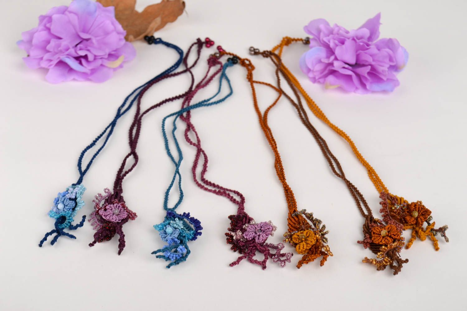 Hand-woven pendant stylish thread jewelry macrame bijouterie gift for women photo 1