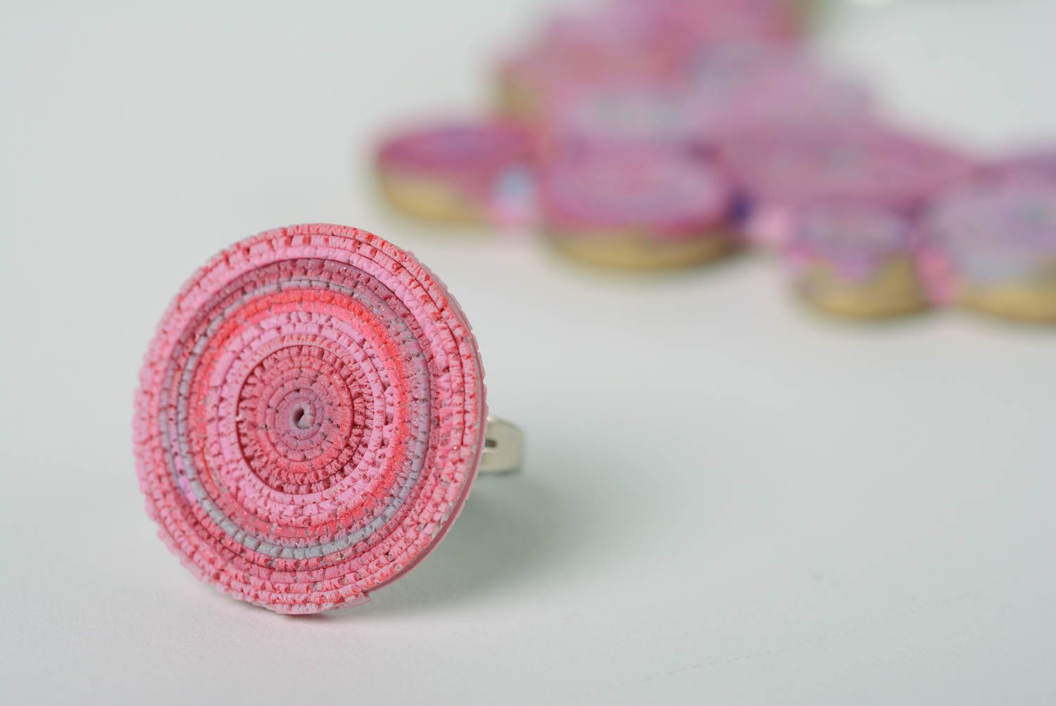 Handmade Schmuckset aus Polymer Ton 2 Stück Ring und Collier in Rosa  foto 2