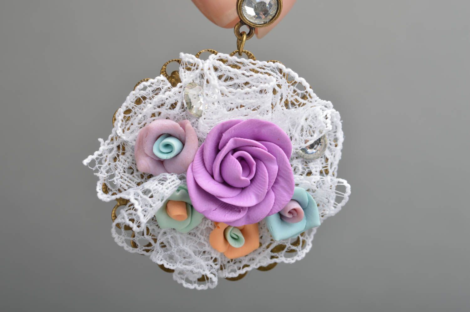 Lila Rosen Blumen Ohrringe aus Polymerton künstlerische Designer Handarbeit toll foto 3