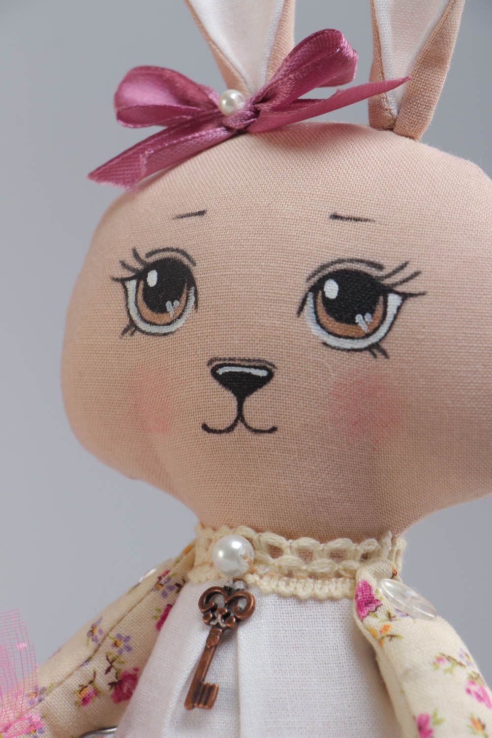 Muñeco de peluche hecho a mano original conejo de tela con rosa bonito foto 3