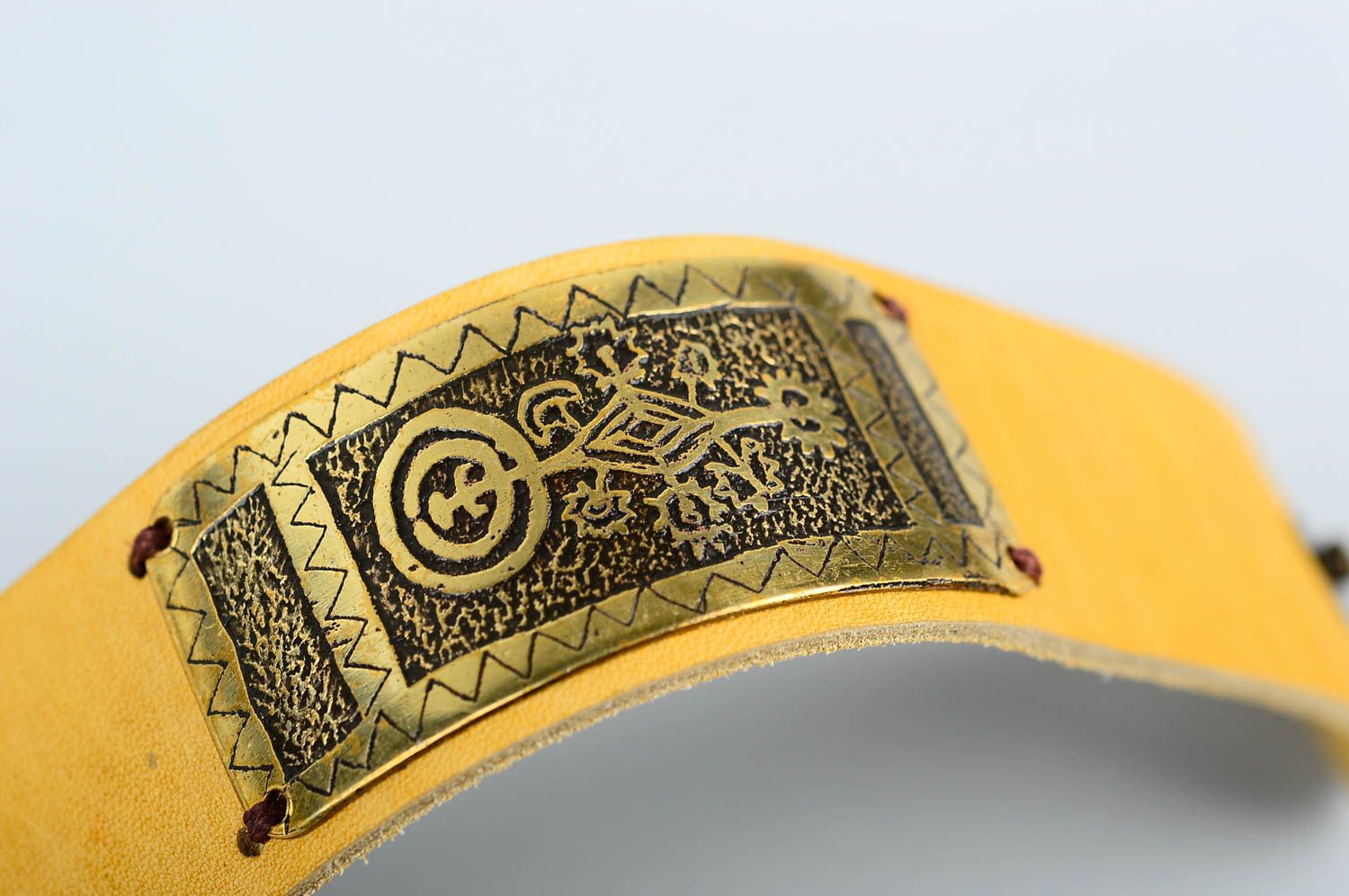 Желтое украшение из кожи ручной работы браслет на руку кожаный браслет фото 4
